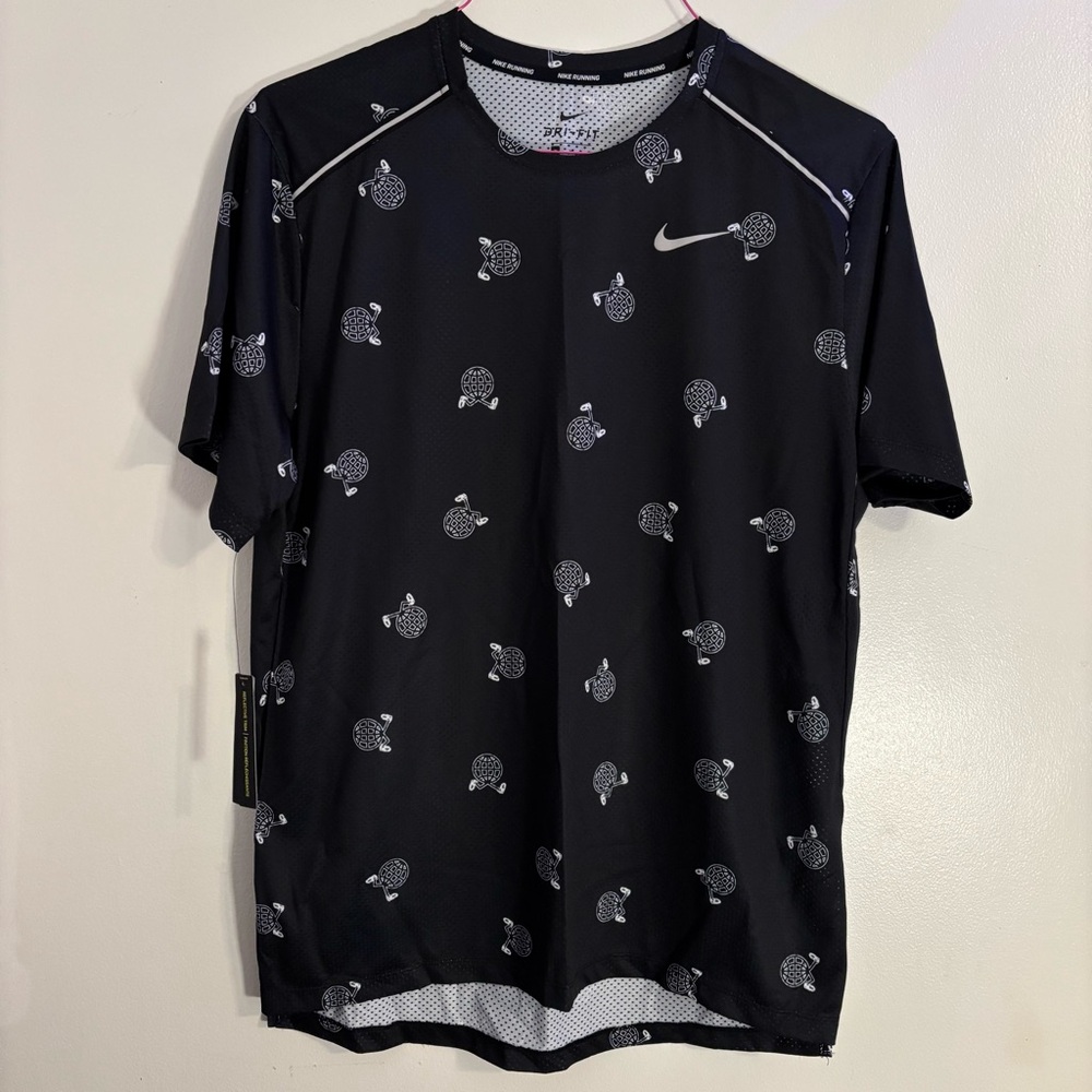 Nike Wild Run Globey Running T-Shirt Black Dri-FIT Size M - NEW with Tags